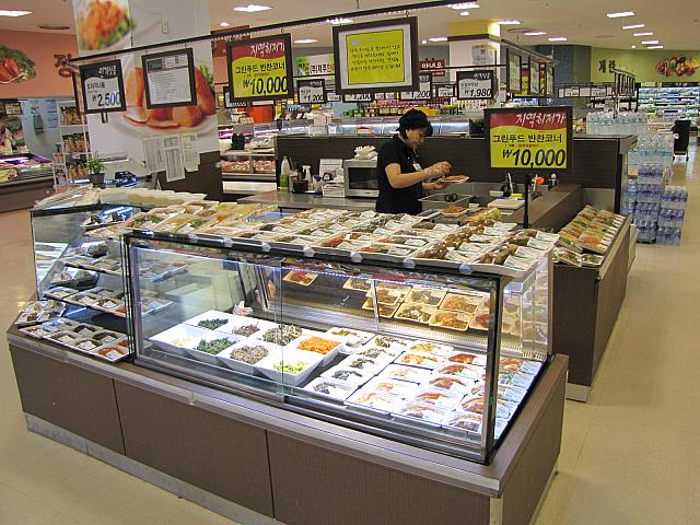 手作りキムチは日本に持って帰られるよう厳重に包装してもらえます！