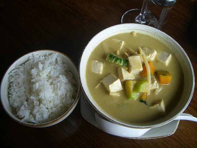 豆腐のグリーンカレーはあっさり味