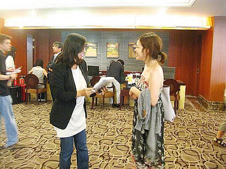 今回ガイドをご担当していただくソンさんとご挨拶。