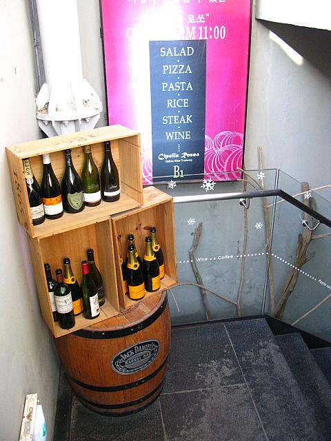 地下へ降りていくと・・・