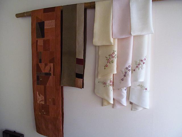 自分で染めた布に刺繍するというのもアリ。