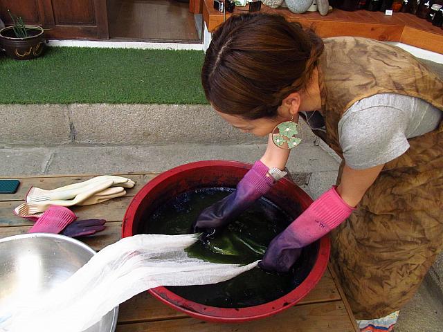 まずは藍色から。

