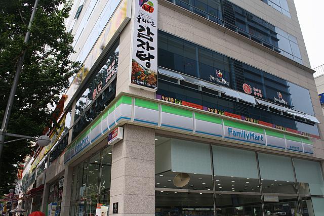 ビルの２階がお店です！