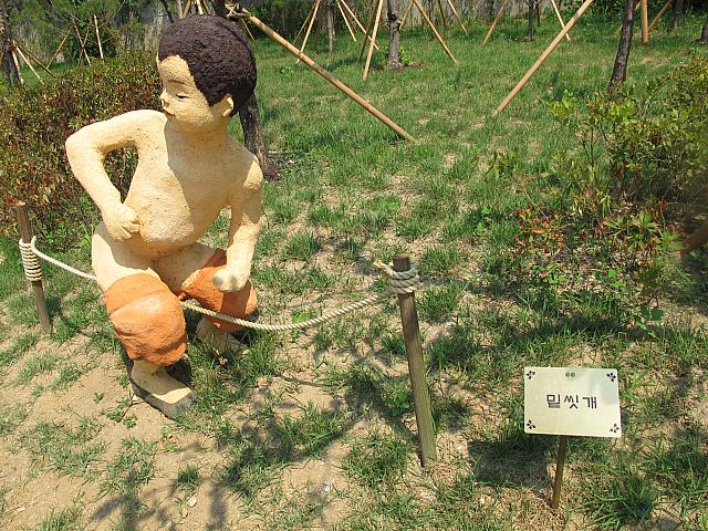 昔はこのようにお尻を洗ったんだとか･･･＞＜