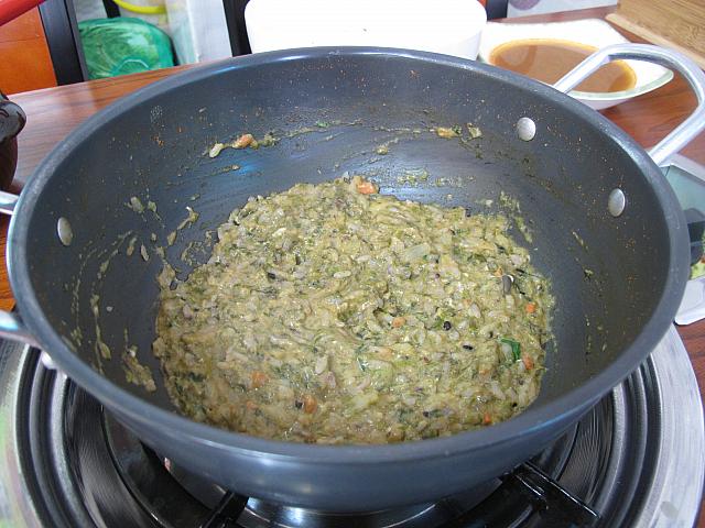 グルグル～っと混ぜて、このような状態になったら、おかゆの出来上がり！