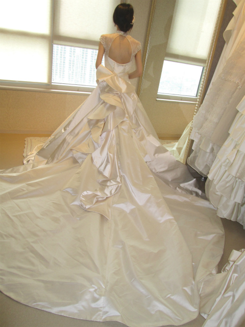 大きく広がる裾がゴージャス