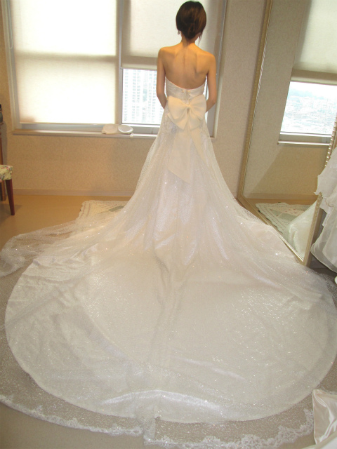 丸く広がる裾がかわいらしい