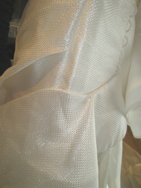 この凹凸が光沢を出すのですね