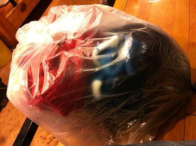ニオイが付くのが気になるなら、ビニール袋をもらいましょう。