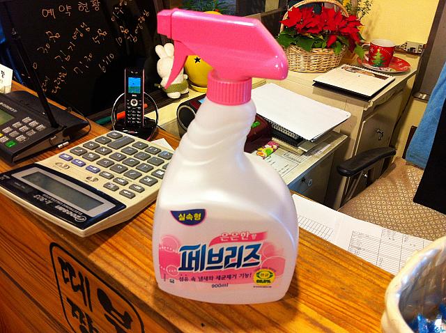 レジカウンターにはファブリーズが準備してあります。ご自由にどうぞ。