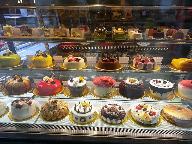 かわいいケーキを販売するカフェ