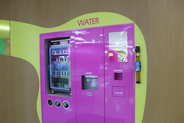 水はセルフサービスです