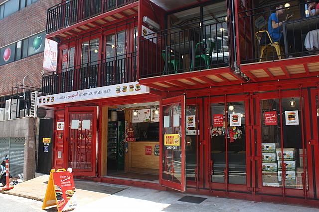お店の入り口に注文カウンターが！こちらで注文してからお目当てのお席へGO!