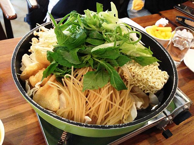 こちらは中サイズに、数種類の野菜を追加した状態デス☆