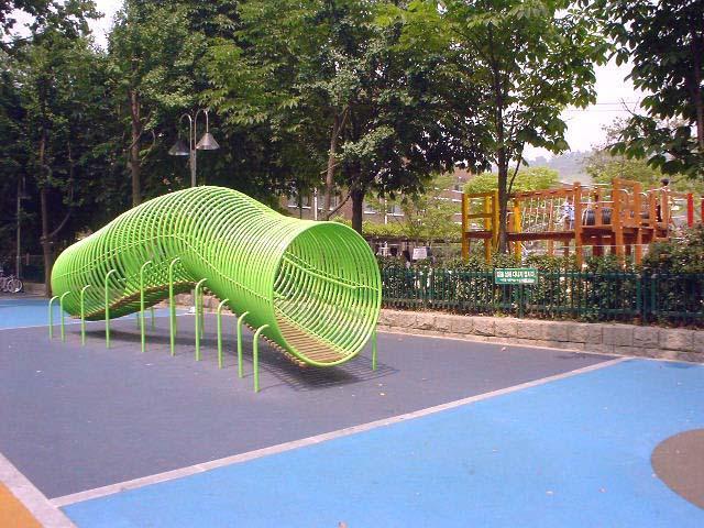 これは遊戯施設ではありません。アートです。