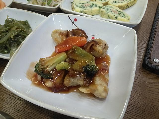 豚肉の代わりに明太子の酢豚！豚のジュシーさとは違い、淡白な味を楽しめます。