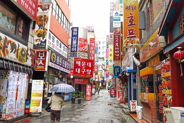 ホテルは細い路地を少し入ったところに