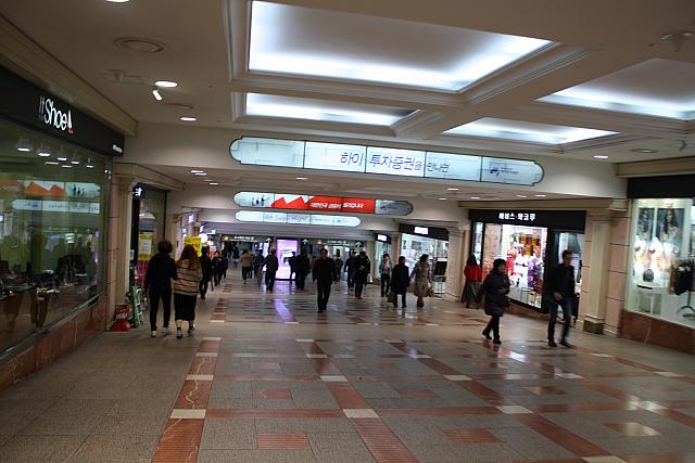 西面駅の地下街