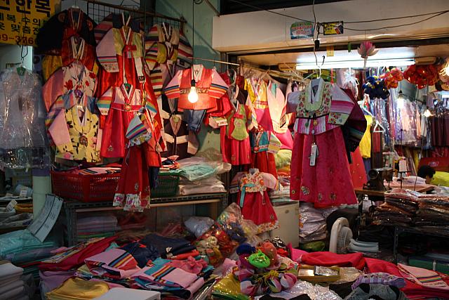 韓服などの専門店も！