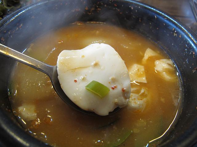 ぷるぷるの豆腐も入ってます。結構大きい！！