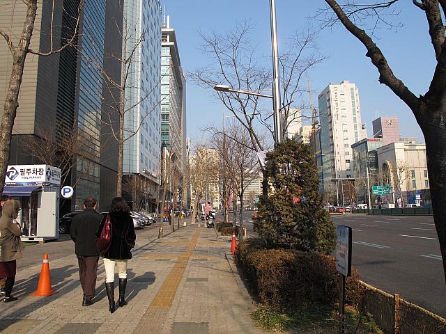 徒歩５分ほど