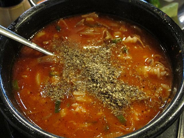 トゥルケカル（エゴマの実の粉）を入れると香ばしくなります