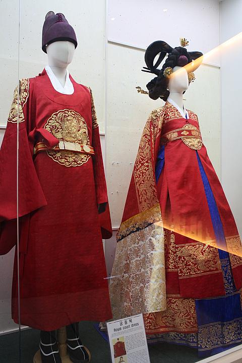 宮中の服。