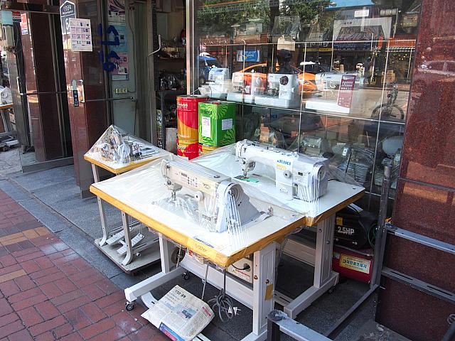 中古ミシン通りにお店はあります