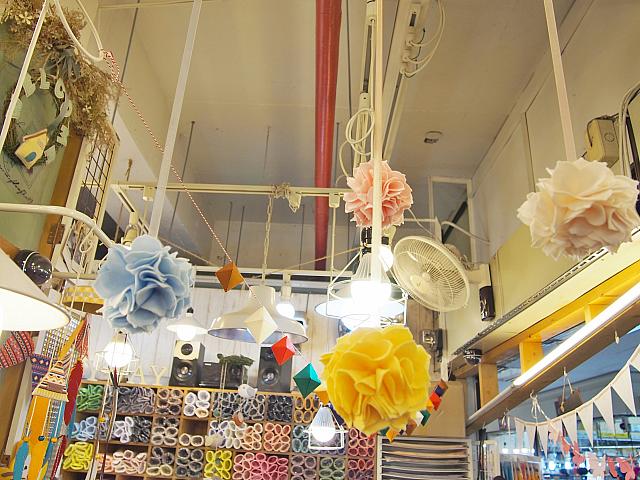 天井からぶらさげるロマンチックな飾り