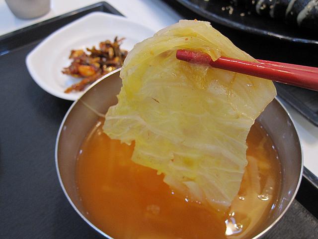 白菜がたっぷり入ったスープ。