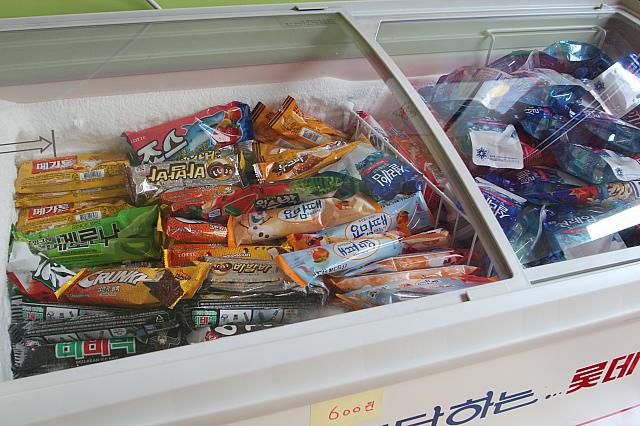 辛さを防ぐ！甘いアイスクリームも販売。