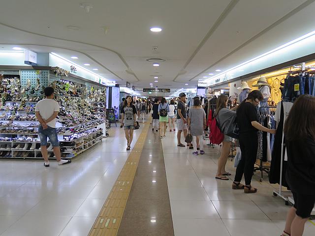 地下のショッピングモール