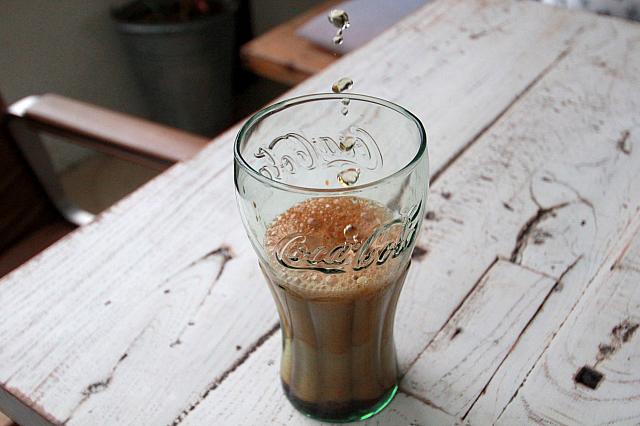 コーヒーにビースを注ぎます！