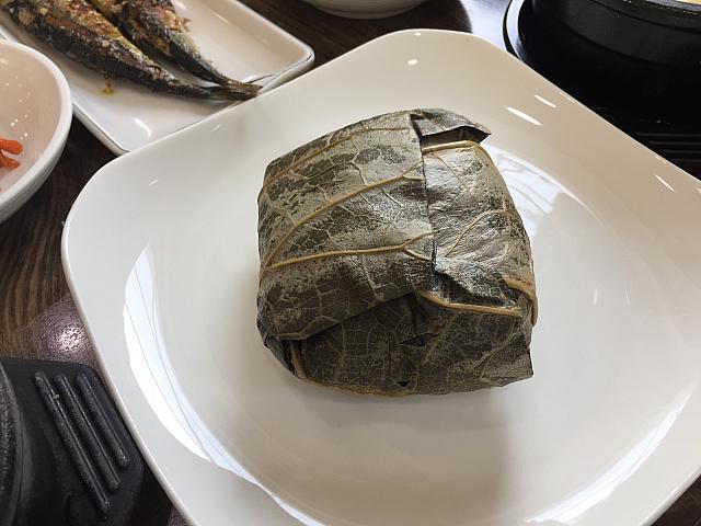 こちらが蓮の葉ご飯。