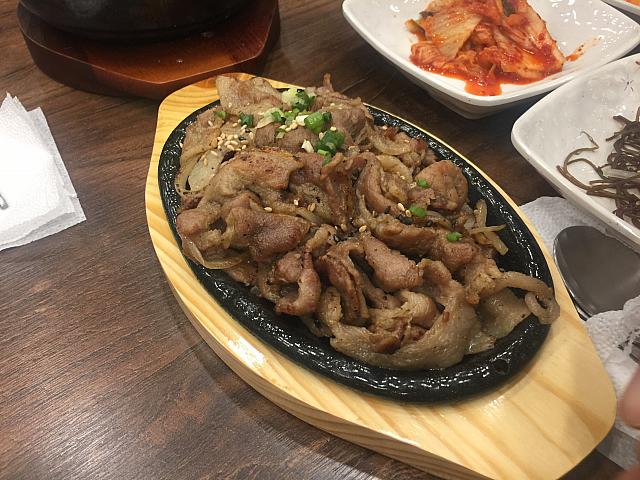 こちらが網焼き豚肉プルコギ。