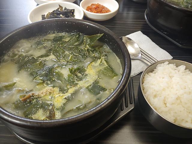 エゴマの粉もたっぷり入って香ばしさ満点のスープ！