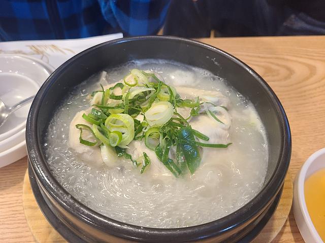 こちらは地鶏サムゲタン。