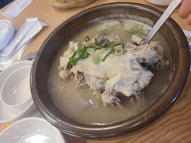 こちらが緑豆入りサムゲタン。