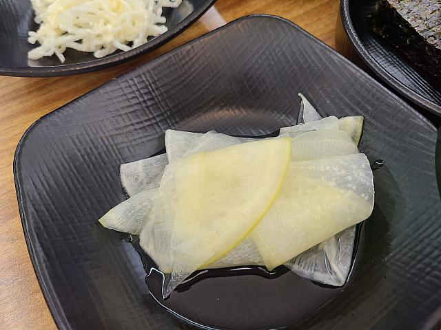 おかずはおかわり自由ですよ～