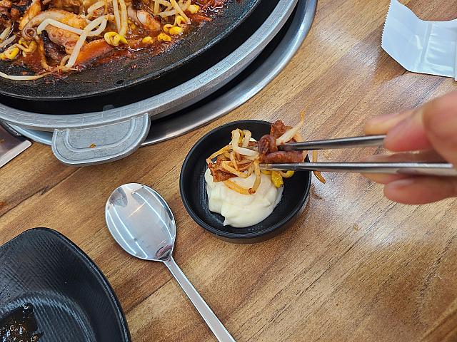 特製マヨネーズにつけて食べるともっとおいしい！