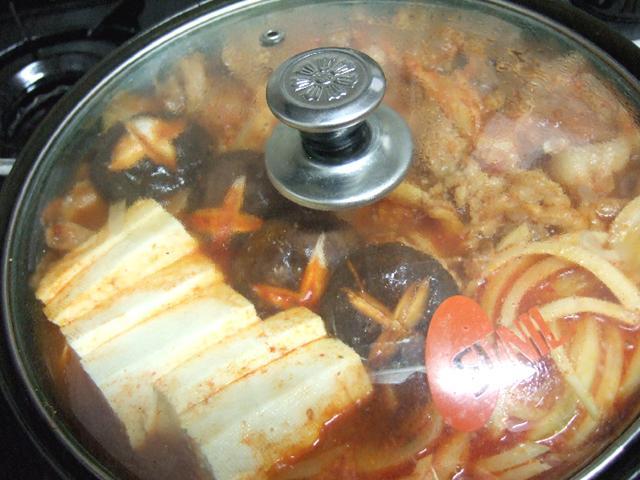 11. 蓋をして弱火に。