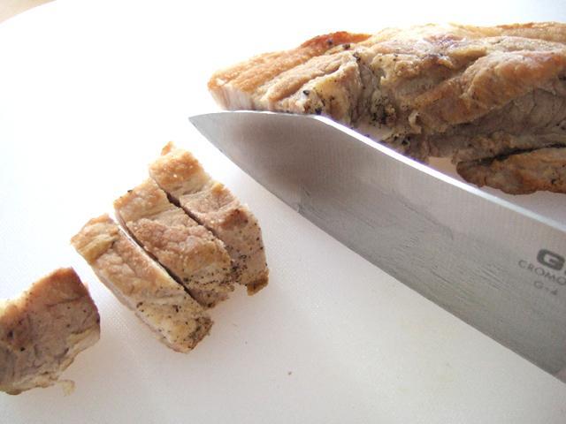 ７、食べやすくスライスする。