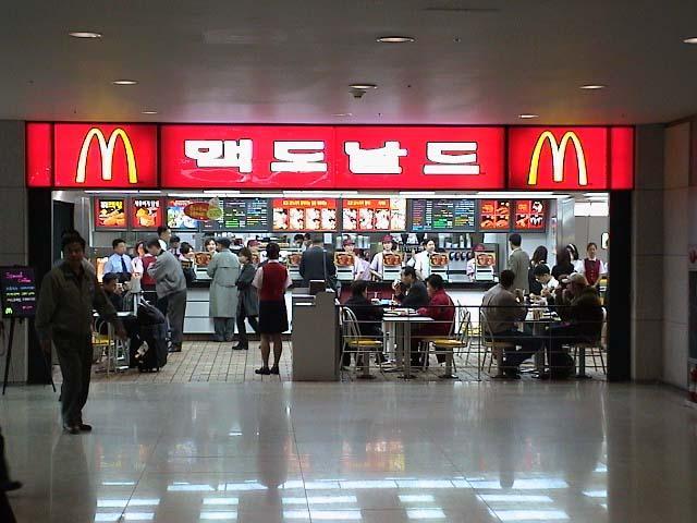 マクドナルド、これまたやっぱりAll over the world!