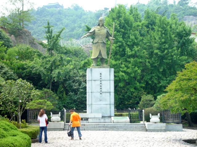 李舜臣将軍の銅像