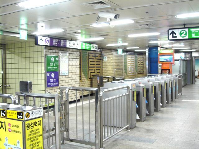 ☆チェック１！乙支路４街駅の改札。 
 
