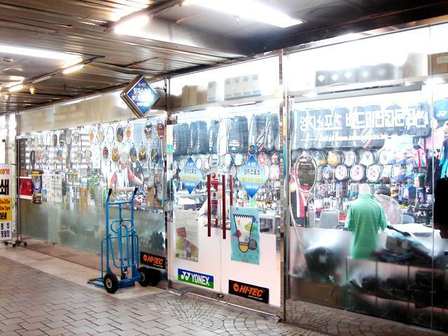 ☆チェック６！バドミントン専門店。 