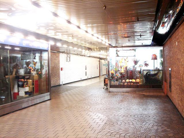 ☆チェック４！照明器具店のあるＬ字。