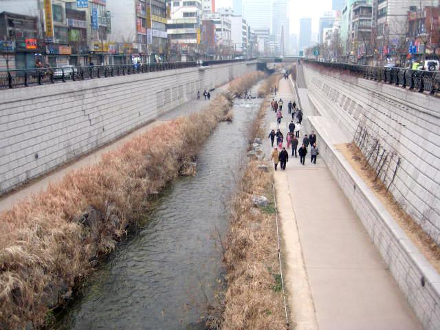 
＜冬の清渓川を眺めながら＞ 