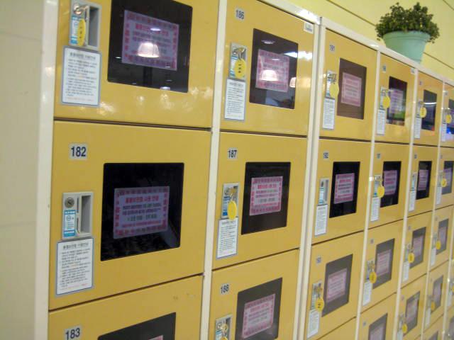 ＜手荷物はロッカーに預けて＞