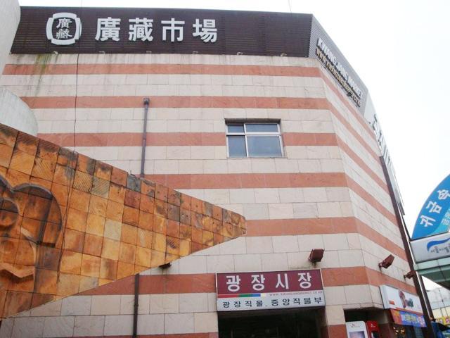 （類似店がたくさん並んで出来ていた（驚）　そのため店の看板も出来ていました）